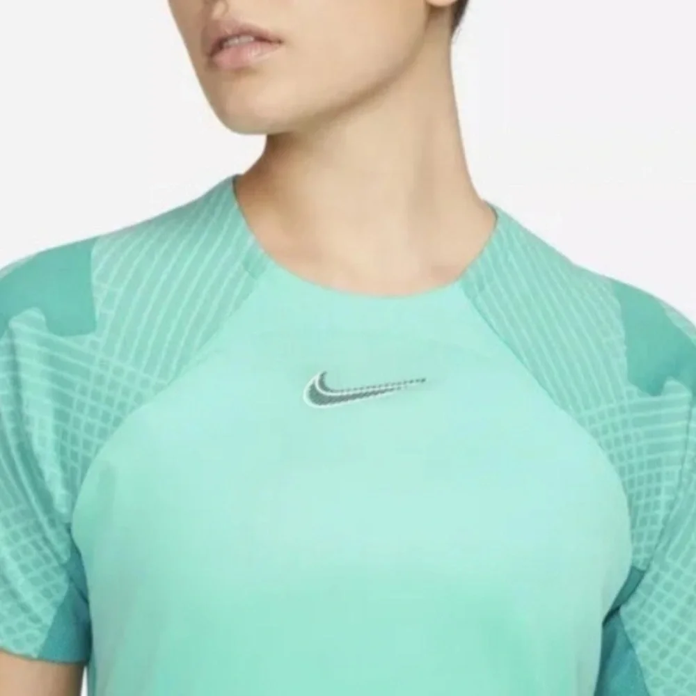 NWT Nike Dri-Fit Strike Soccer Jersey Shirt in Hyper Turquoise